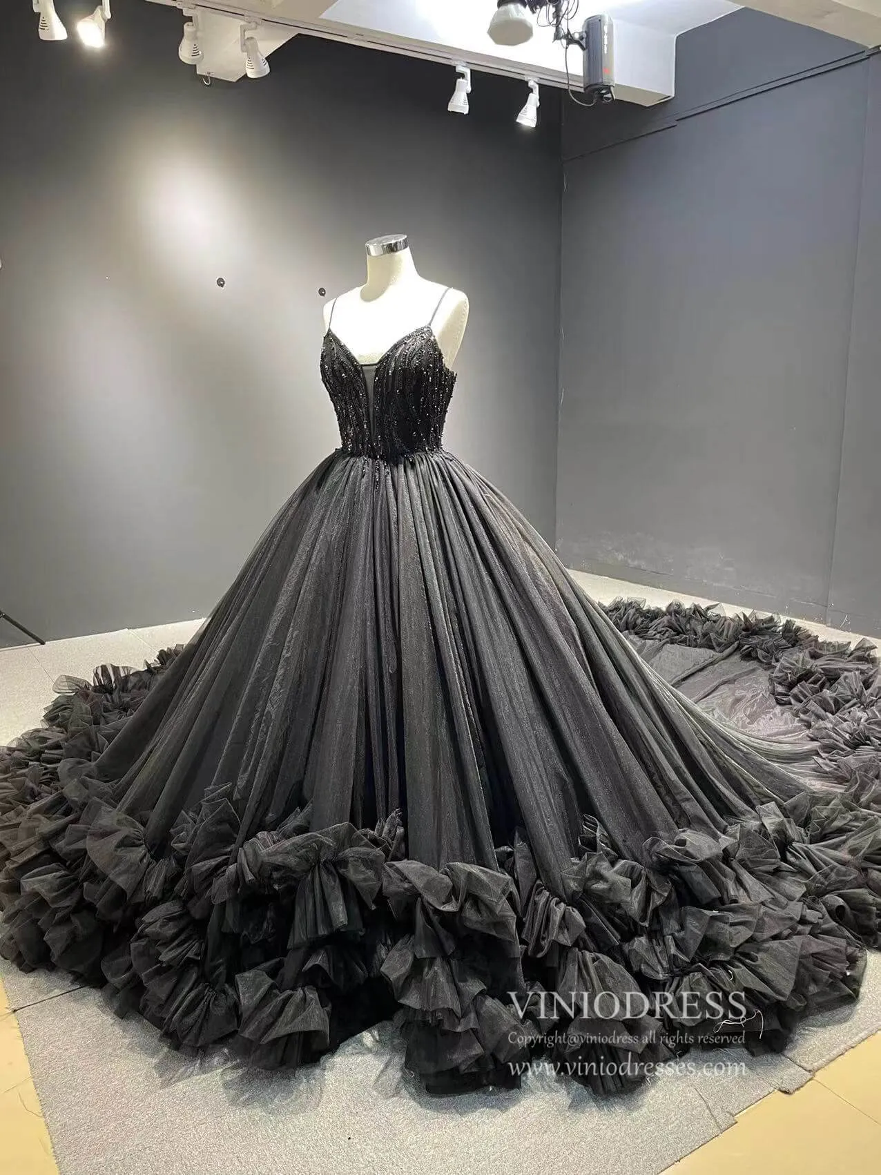 Black Ruffle Ball Gown Wedding Dresses Spaghetti Strap V-neck 222197