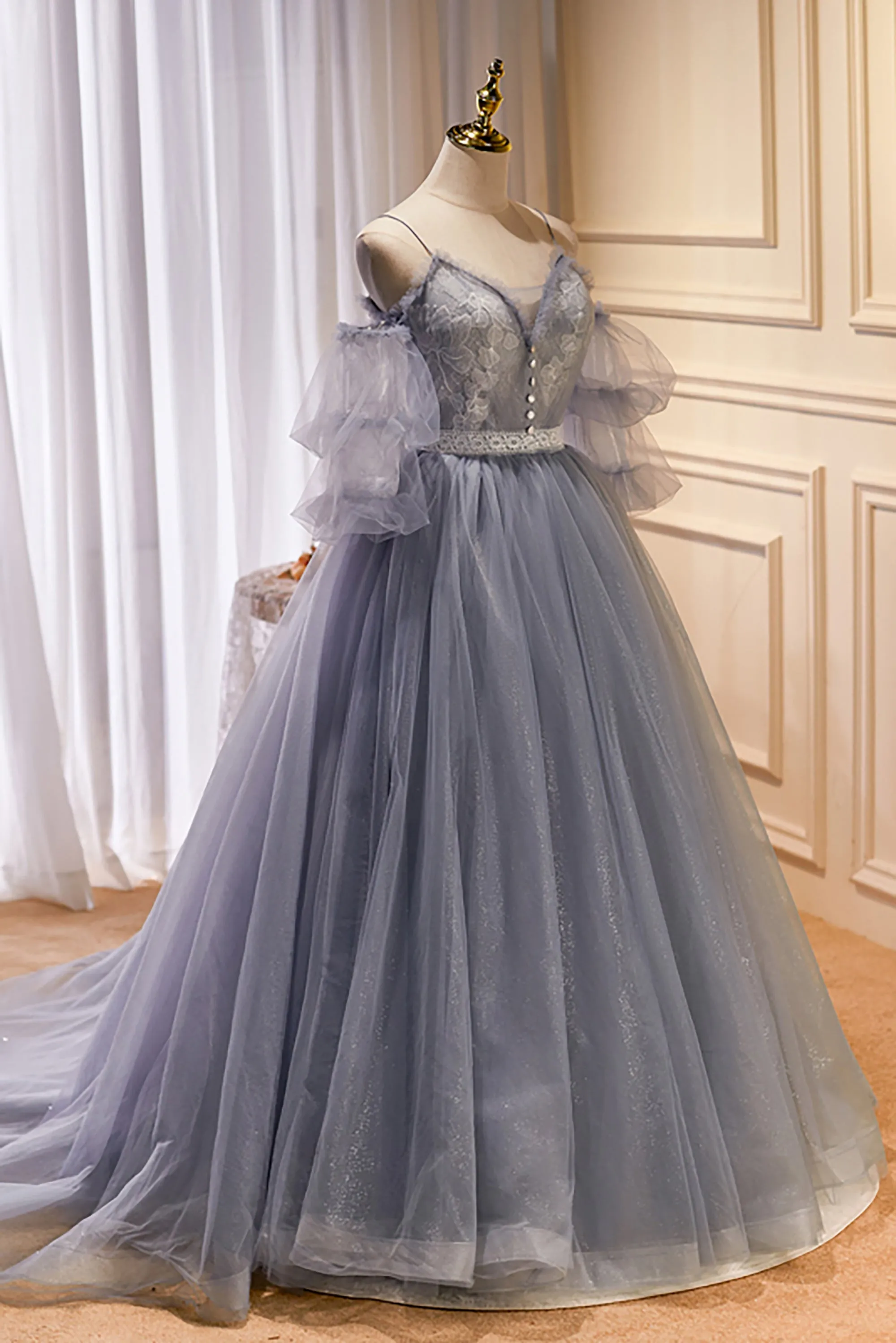 Chic Grey Short Sleeves A Line Tulle Long Prom Dresses