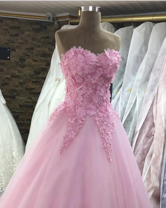 Elegant Lace Sweetheart Tulle Floor Length Ball Gowns Quinceanera Dresses