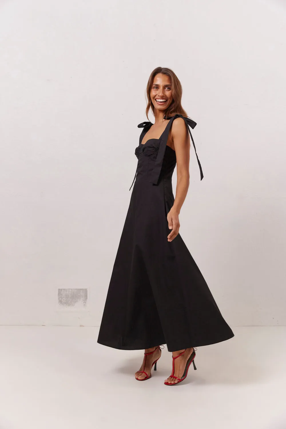 Lotte Midi Dress Black